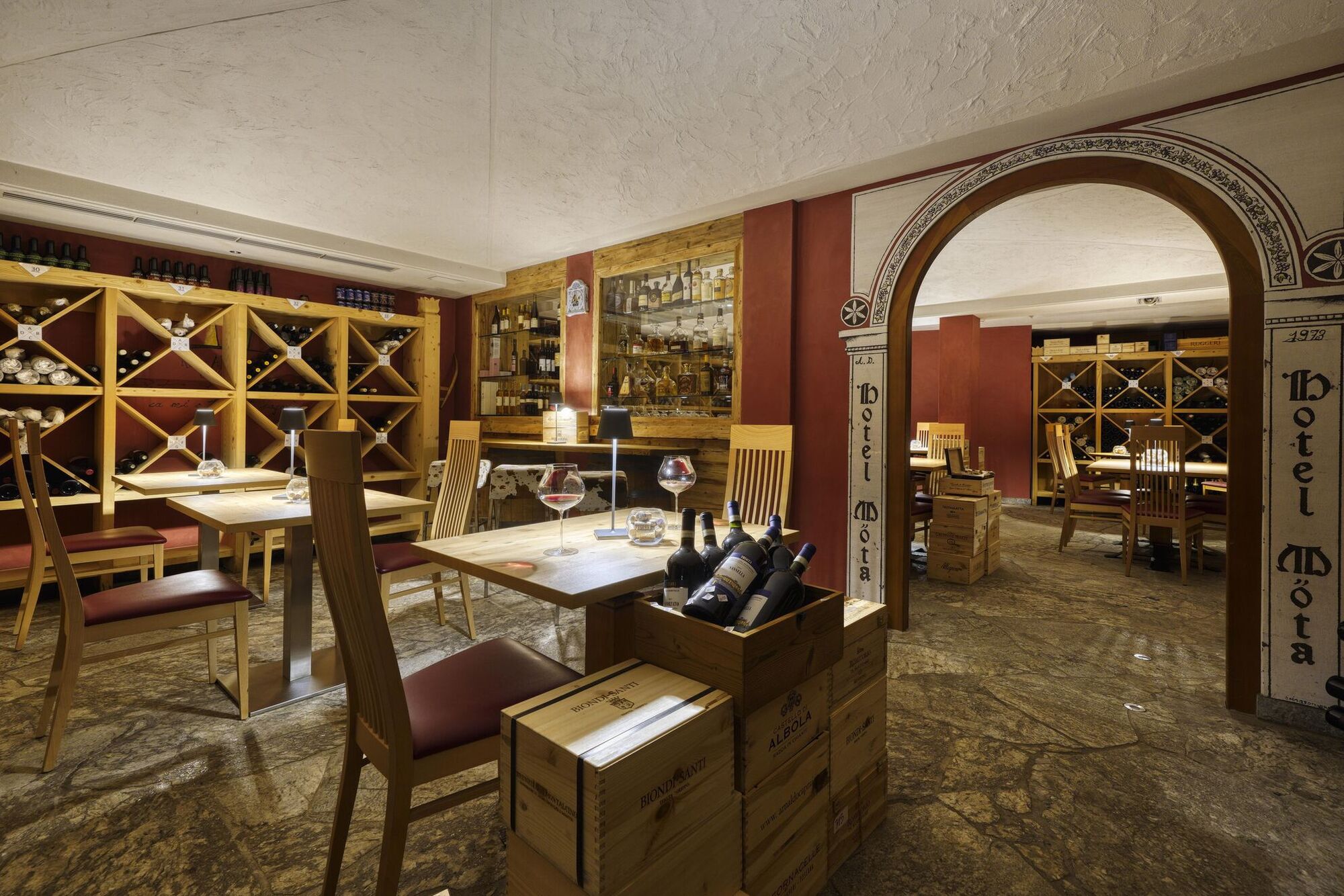 The Italian Trail | Eine Verkostung von handwerklichen Weinen im Weinkeller des Mota in Livigno